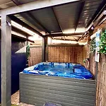Jungle Style With Jacuzzi ,sauna And Garden Near Amsterdam Апартаменты