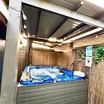 Апартаменты Jungle Style With Jacuzzi ,sauna And Garden Near Amsterdam Vijfhuizen