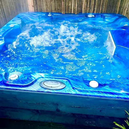 Jungle Style With Jacuzzi ,sauna And Garden Near Amsterdam Vijfhuizen