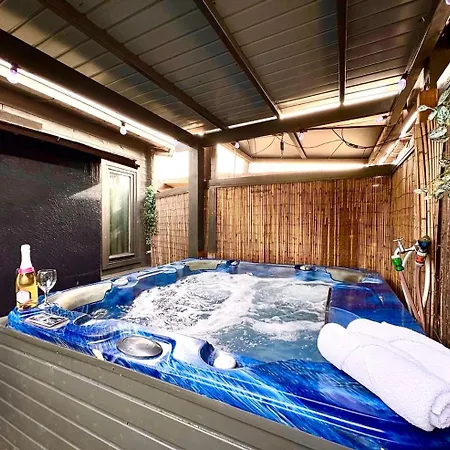 Private Wellnes With Jacuzzi ,sauna&garden Between Amsterdam Haarlem&schiphol Airport *