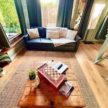Private Wellnes With Jacuzzi ,sauna And Garden Between Amsterdam Haarlem And Schiphol Airport Vijfhuizen