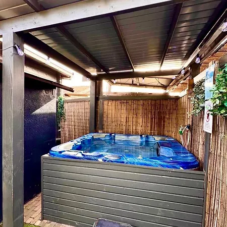 Private Wellnes With Jacuzzi ,sauna And Garden Between Amsterdam Haarlem And Schiphol Airport * Vijfhuizen