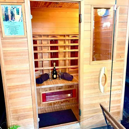 شقة Private Wellnes With Jacuzzi ,sauna And Garden Between Amsterdam Haarlem And Schiphol Airport *