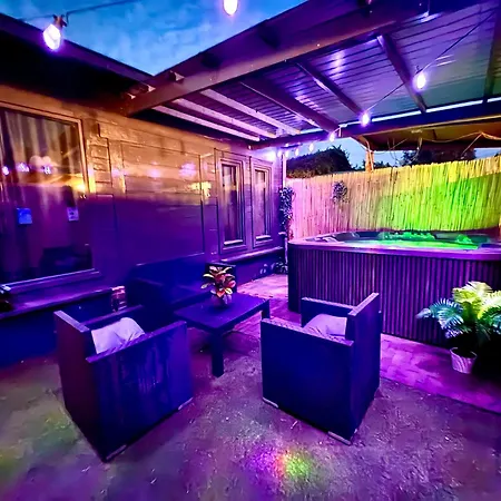 Appartement Private Wellnes With Jacuzzi ,sauna&garden Between Amsterdam Haarlem&schiphol Airport *