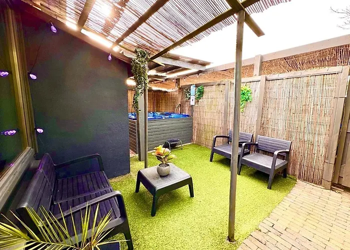 Jungle Style With Jacuzzi ,sauna And Garden Near Amsterdam Vijfhuizen