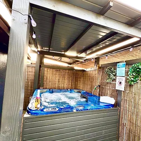 Private Wellnes With Jacuzzi ,sauna And Garden Between Amsterdam Haarlem And Schiphol Airport