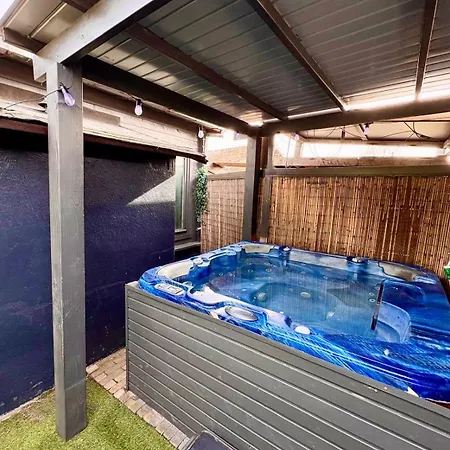 Private Wellnes With Jacuzzi ,sauna And Garden Between Amsterdam Haarlem And Schiphol Airport *
