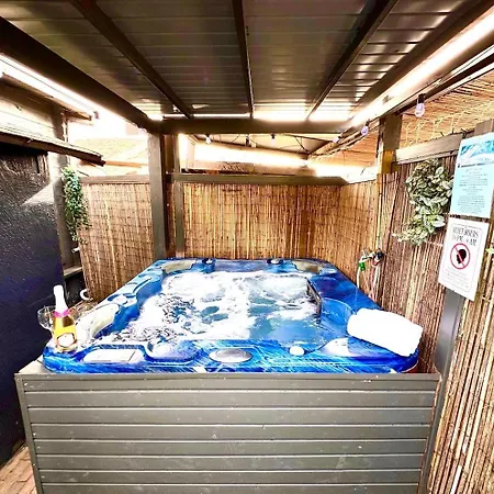 Apartment Private Wellnes With Jacuzzi ,sauna And Garden Between Amsterdam Haarlem And Schiphol Airport Vijfhuizen